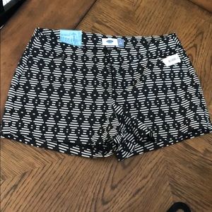 Old Navy Embroidered 3” Short, 2 Black/Cream